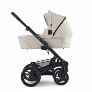 Ontdek de veelzijdige Mutsy Nio kinderwagen, verkrijgbaar bij The Baby Store - perfect voor jouw avonturen met je kleintje