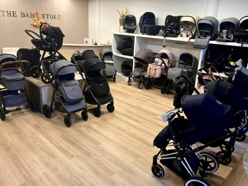 Bezoek onze prachtige kinderwagen winkel in Moerkapelle, waar we ook geregeld kinderwagen outlet dagen hebben met kortingen tot wel 70%! 