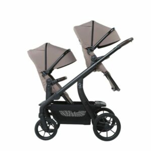 De stijlvolle Titanium Duo Kinderwagen SOLID Pollux in taupe – comfortabel, praktisch en ideaal voor twee kindjes vanaf de geboorte tot vier jaar.